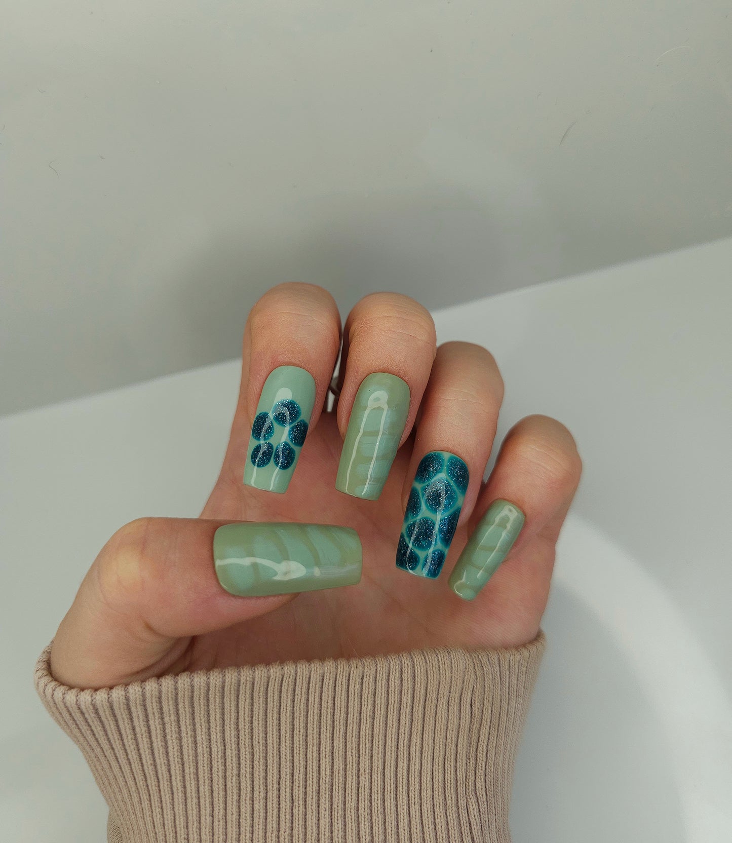 Pretty In Green Press On Nails